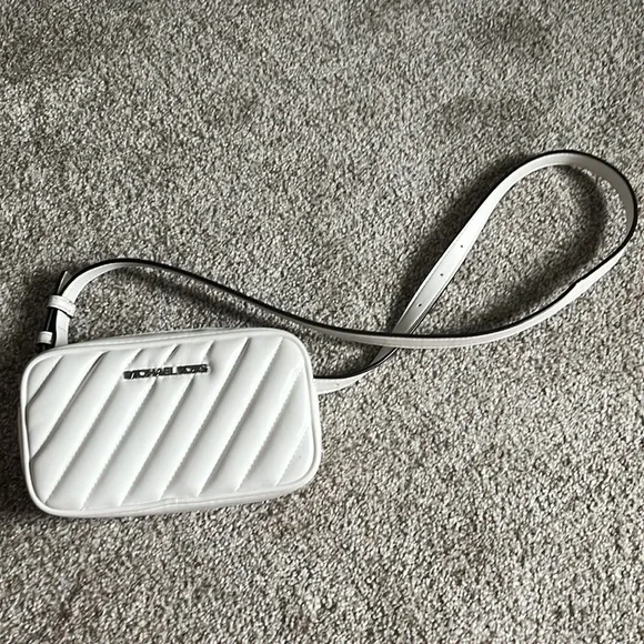 Micheal Kors belt bag - Picture 3 of 9